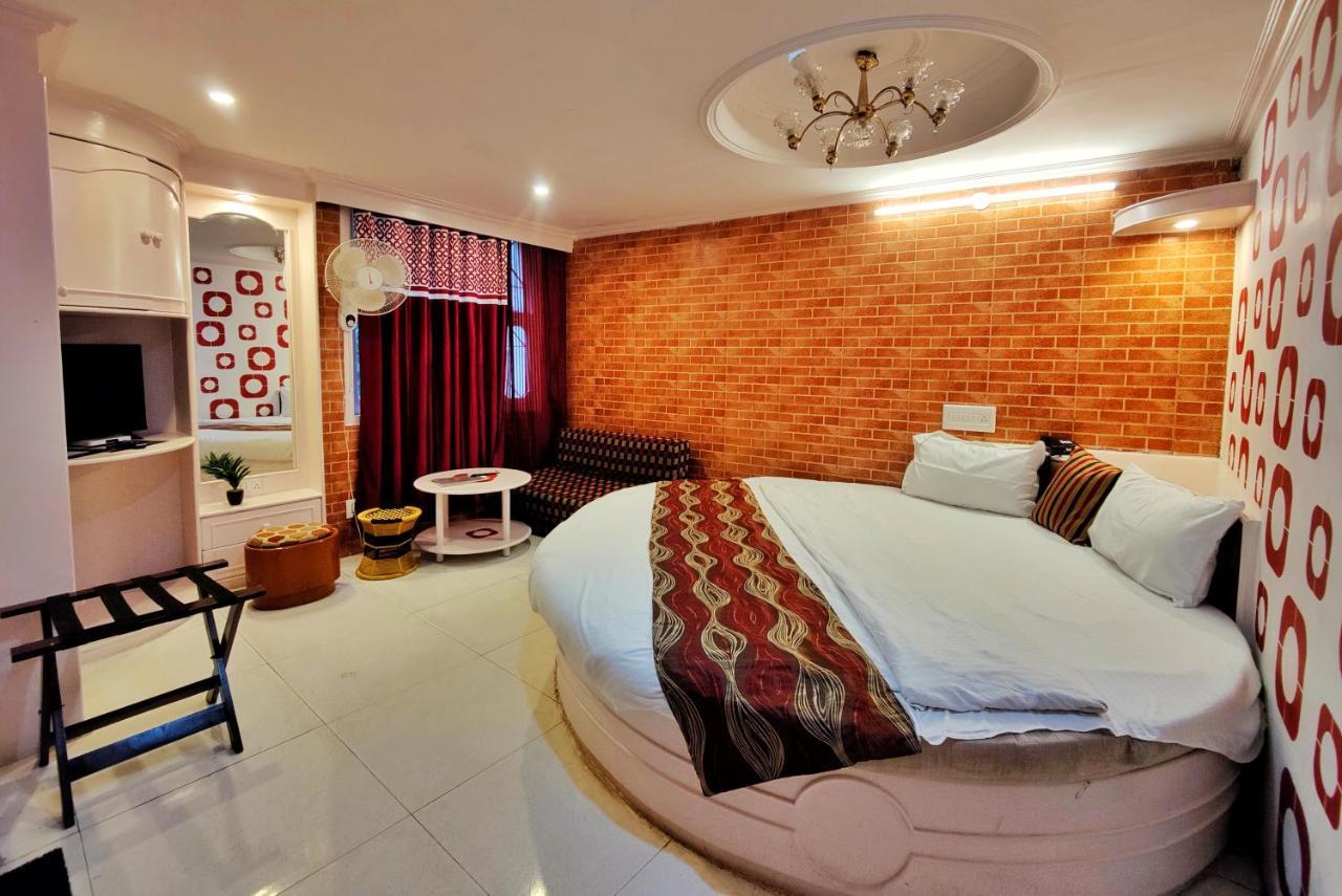 Auckland Hotel And Restaurant Near Mall Road ชิมลา ภายนอก รูปภาพ